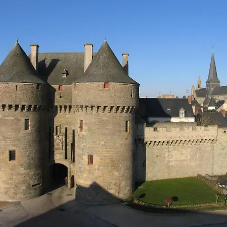 Vakantiehuis Maison Renovee Typique, Calme, Proche Mer, 2 Cours Fermees, Cheminee Et Equipements Pour Enfants. - Fr-1-306-836 *