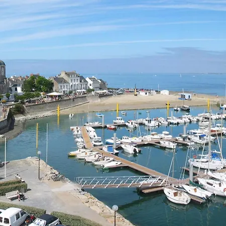 Maison Renovee Typique, Calme, Proche Mer, 2 Cours Fermees, Cheminee Et Equipements Pour Enfants. - Fr-1-306-836