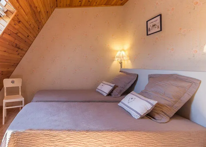 Vakantiehuis Maison Renovee Typique, Calme, Proche Mer, 2 Cours Fermees, Cheminee Et Equipements Pour Enfants. - Fr-1-306-836